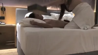 【约炮】C罩杯美乳小姐姐姍姍來遲，大件夾抵食，啪啪狂插淫穴